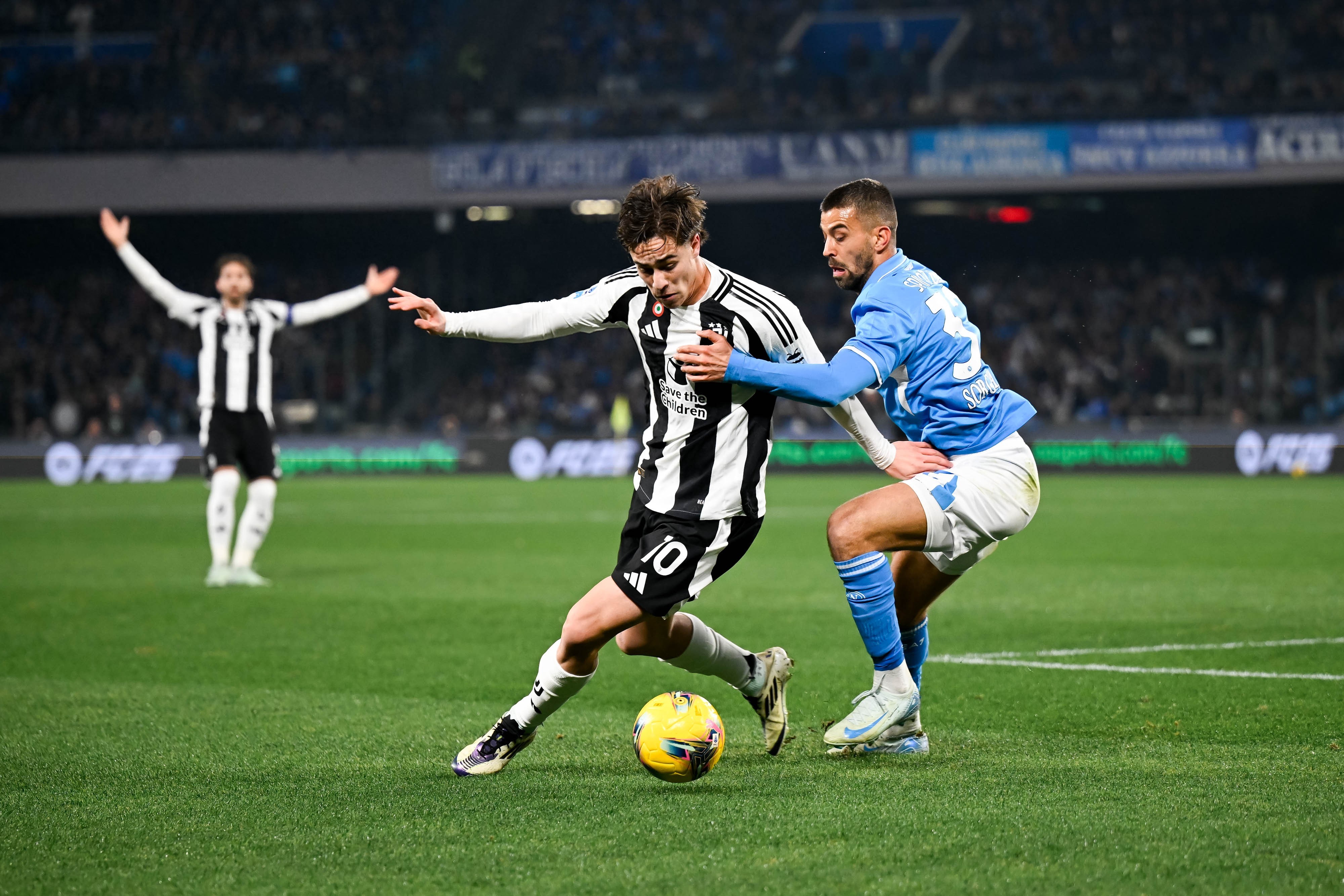 -巴黎圣日耳曼绝杀那不勒斯，梅西乌龙送礼西甲