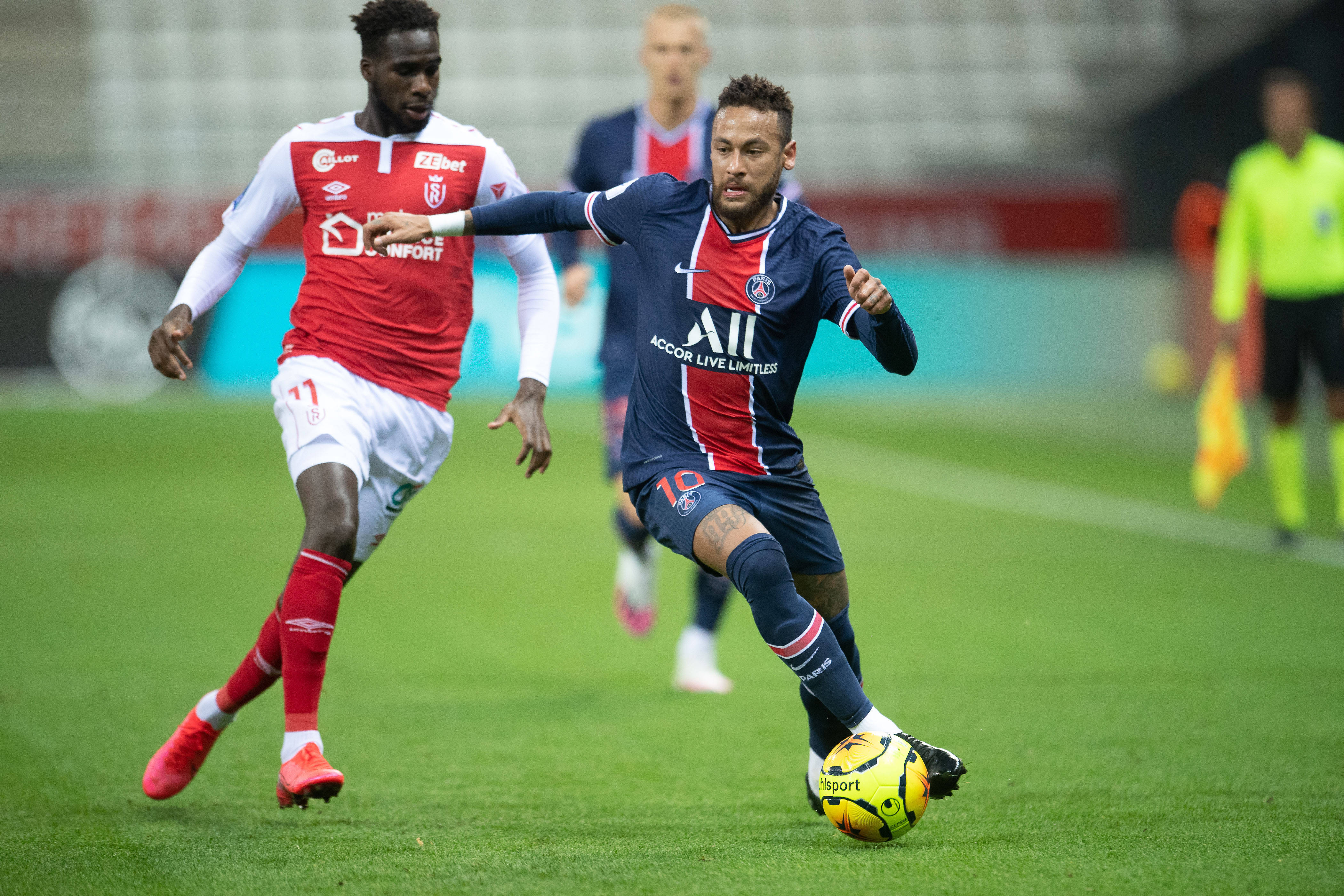 尤文力克巴黎圣日耳曼，内马尔扑点救主法甲