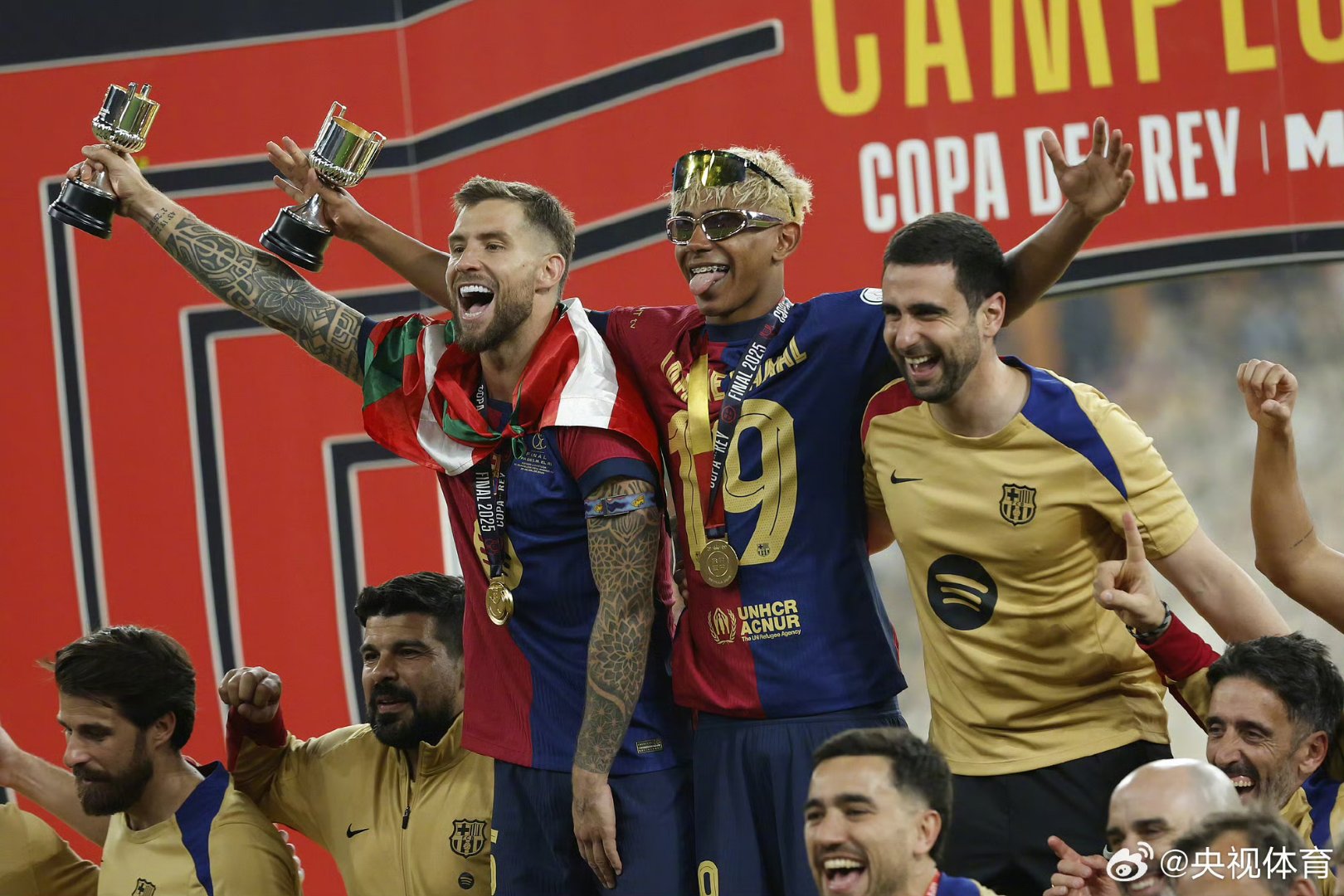 多特蒙德力克巴萨，贝尔乌龙送礼世界杯