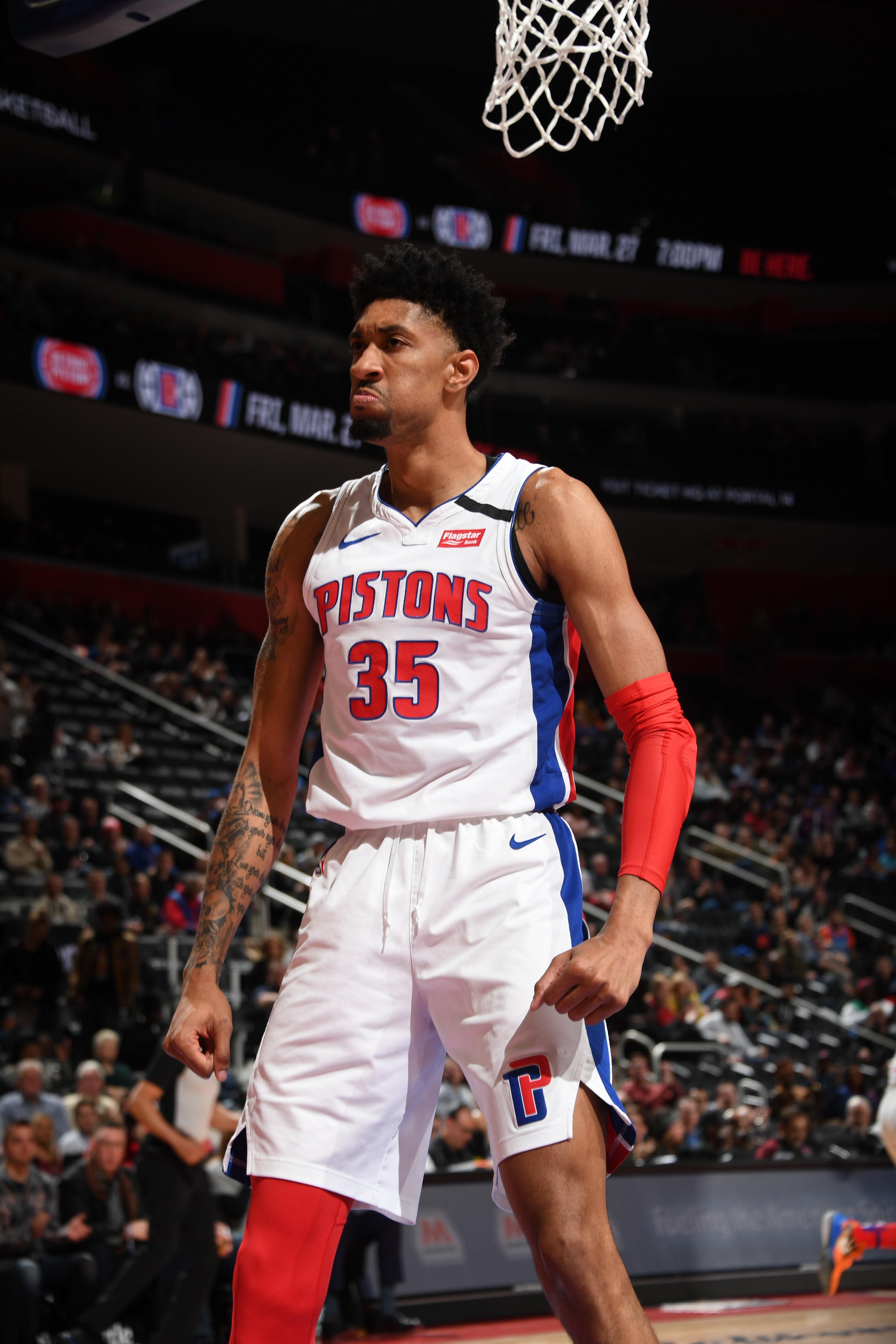 爵士完胜福建队，戈贝尔高光表现